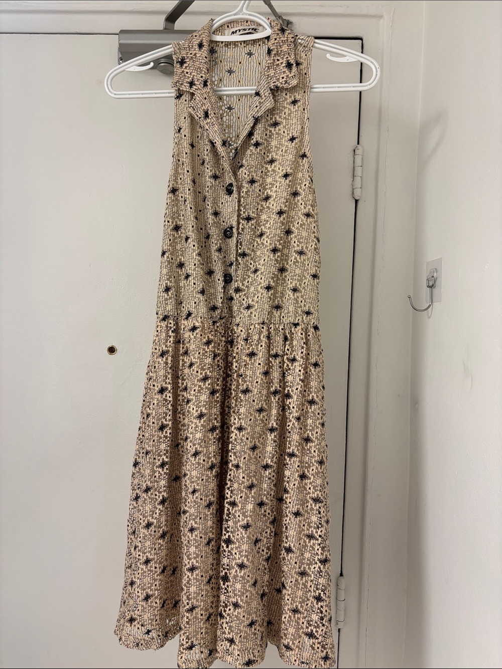 👗(3/$30) Mystic Sleeveless Midi Dress in Beige and Black